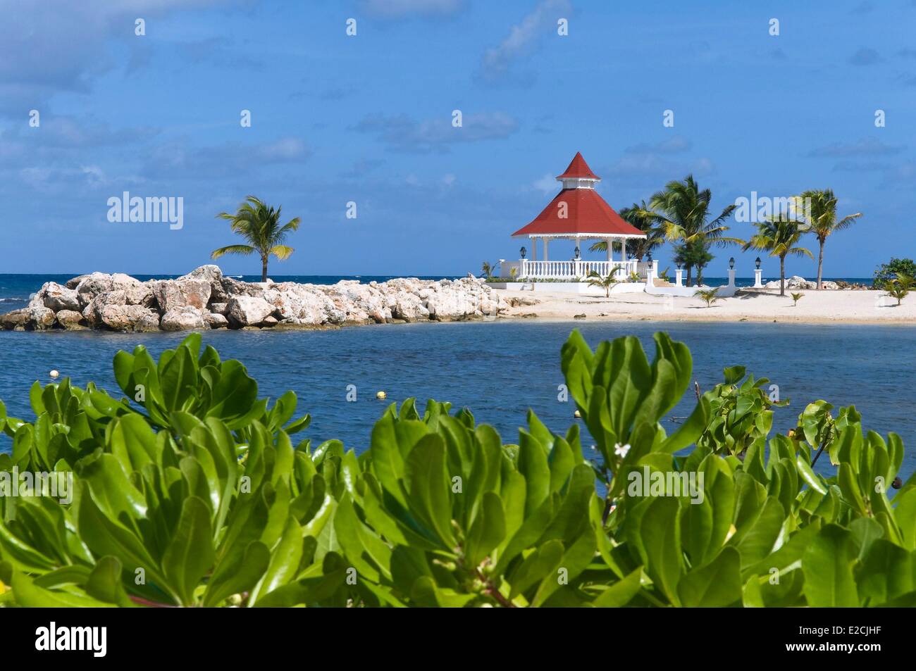 Giamaica, West Indies, parrocchia di St Ann, Ocho Rios, sulla riva del mare di locale resort hotel Foto Stock