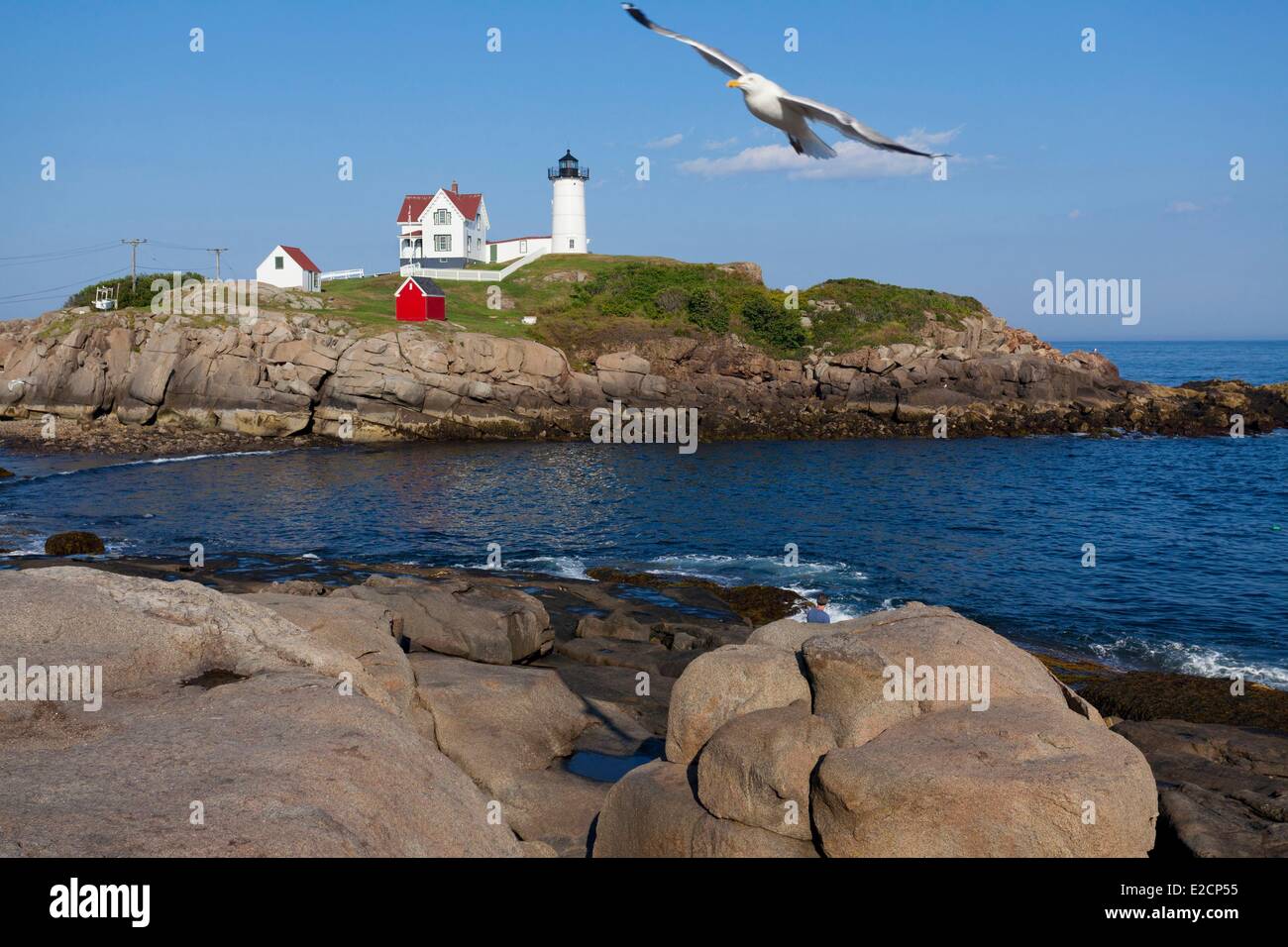 Stati Uniti Maine York Cape Neddick Nubble faro si trova su un isola vicino alla costa Foto Stock