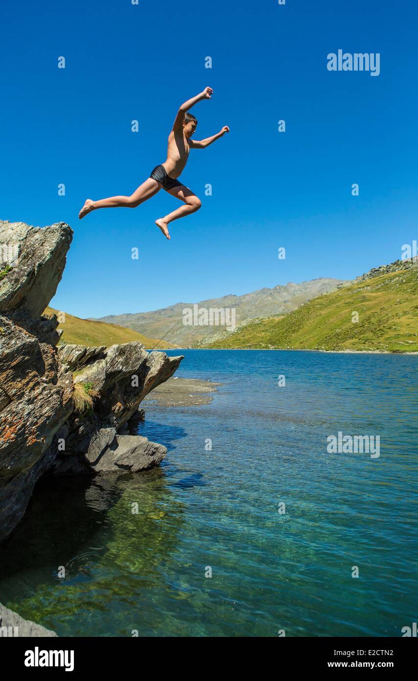 Francia Savoie Les Menuires Bellevilles valle del massiccio della Vanoise immergersi nel lago del Lou (2018m) Foto Stock