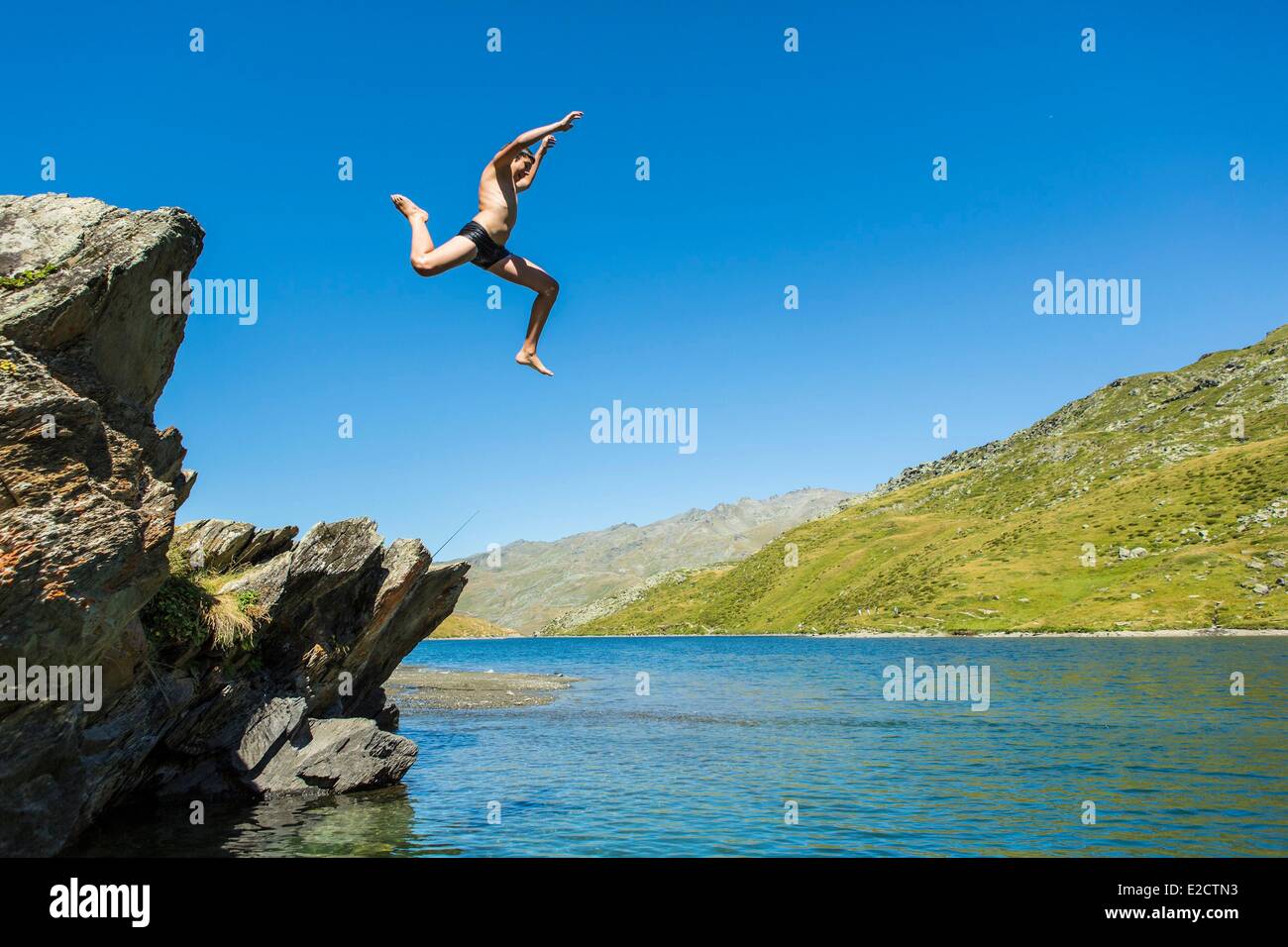 Francia Savoie Les Menuires Bellevilles valle del massiccio della Vanoise immergersi nel lago del Lou (2018m) Foto Stock