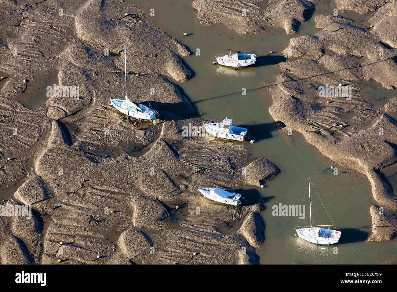 Francia Vendee Jard sur Mer barche in marina a bassa marea (vista aerea) Foto Stock