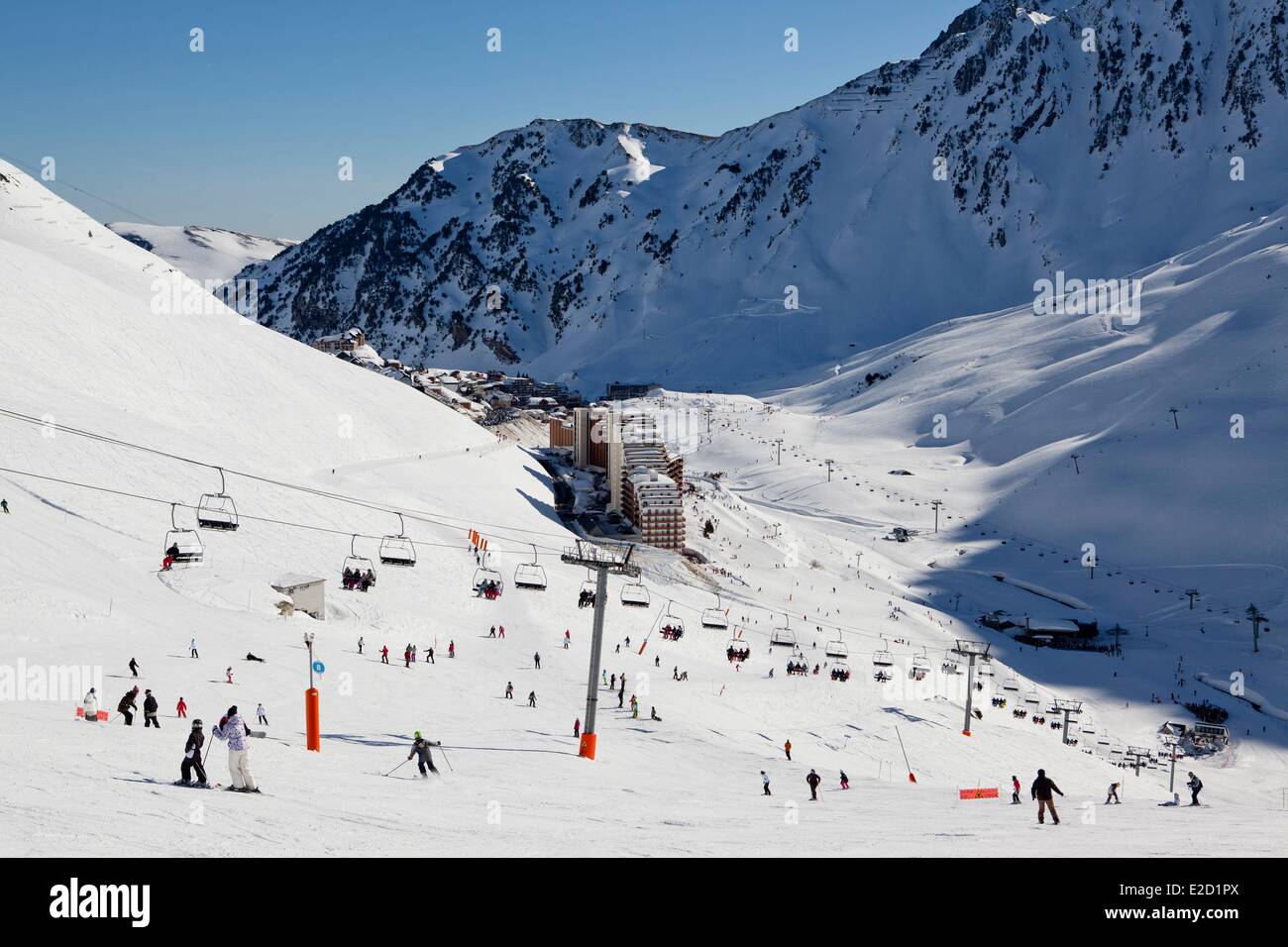 Francia Hautes Pirenei Le Grand Tourmalet la stazione sciistica di Bareges La Mongie La Mongie Foto Stock