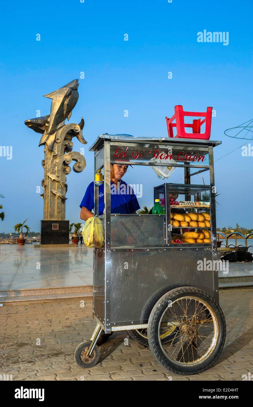 Il Vietnam un Giang Provincia Delta del Mekong regione Chau Doc street food venditore Foto Stock