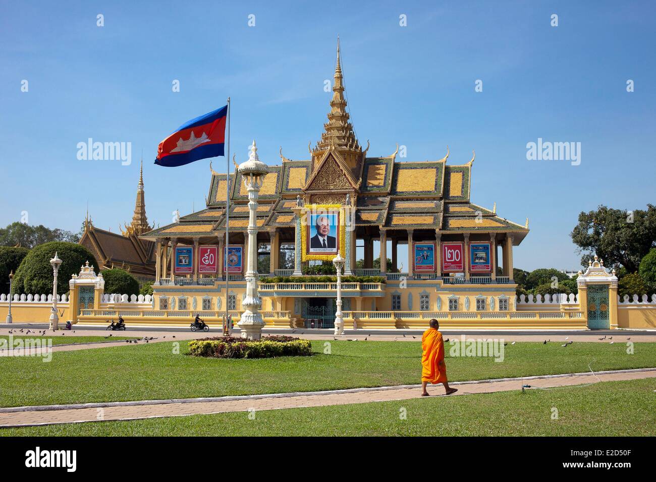 Cambogia Phnom Penh Royal Palace square Chan Chhaya pavilion bronzetto Foto Stock