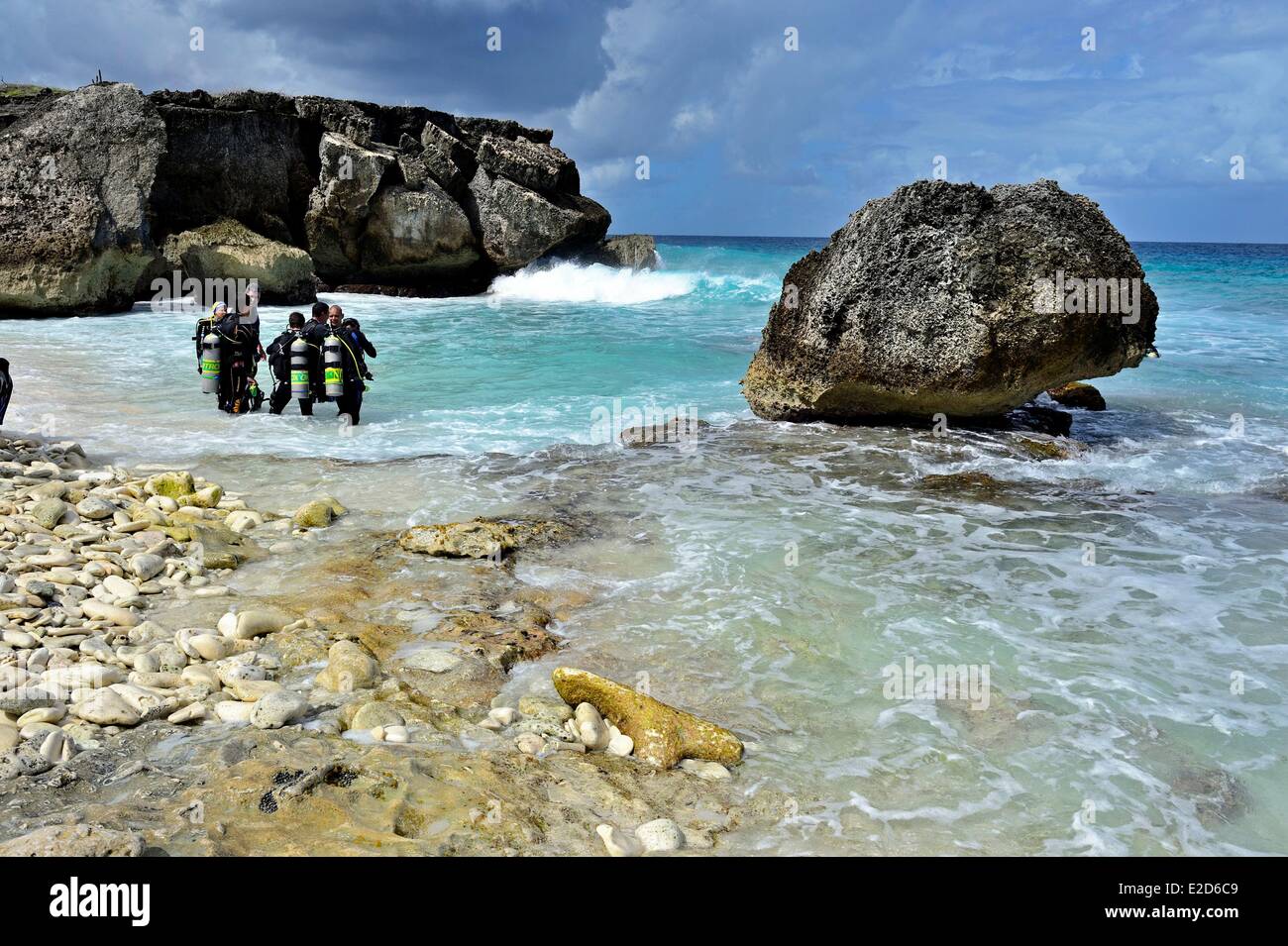 Dutch West Indies Bonaire Island Washington Slagbaai National Park divers in Boka Katuna beach Foto Stock