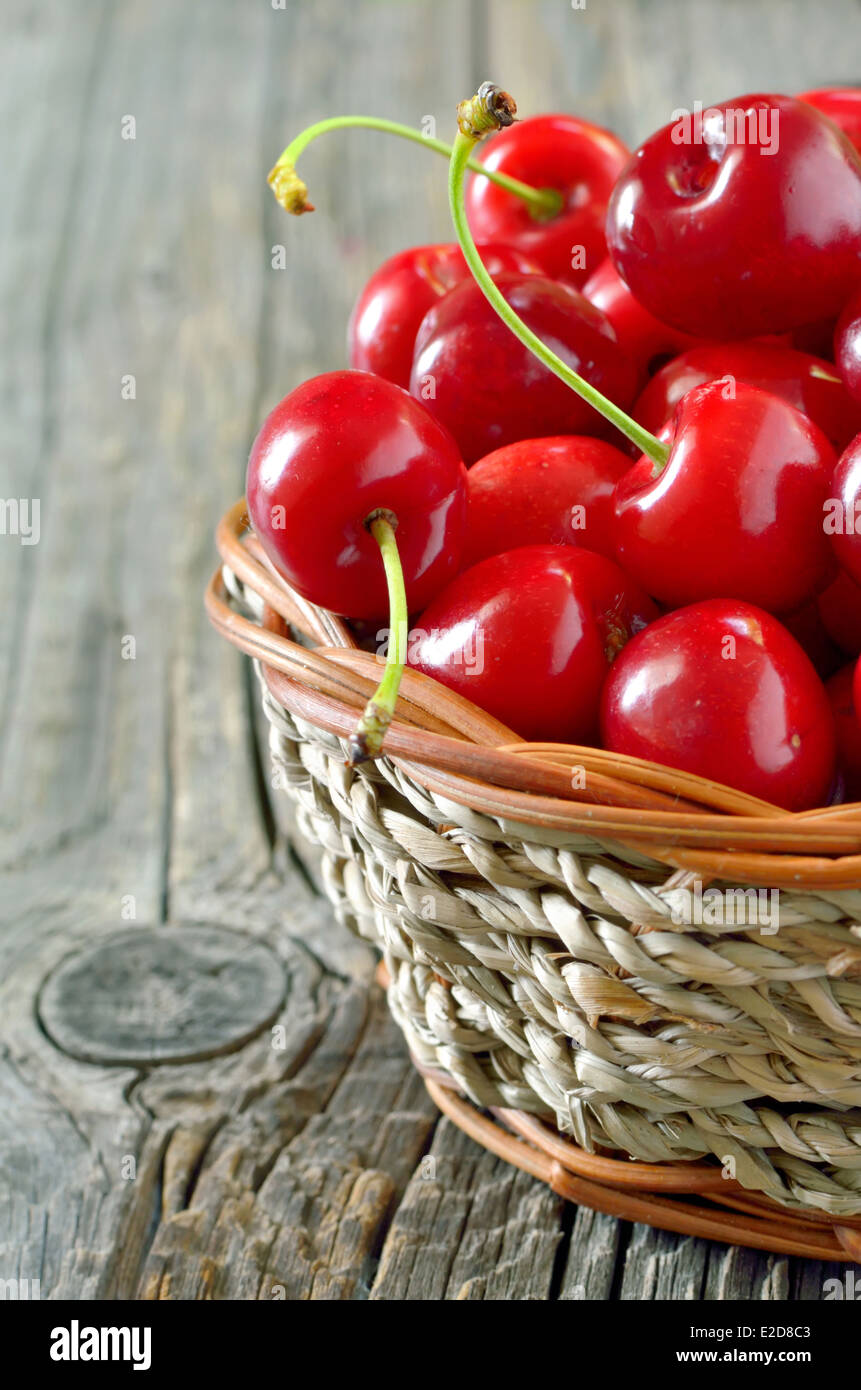 Cestino di paglia immagini e fotografie stock ad alta risoluzione - Alamy