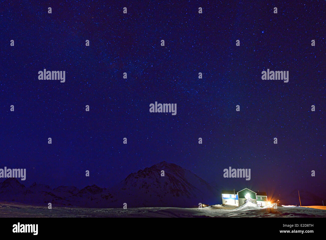 La Groenlandia hotel nella notte e il cielo pieno di stelle Foto Stock