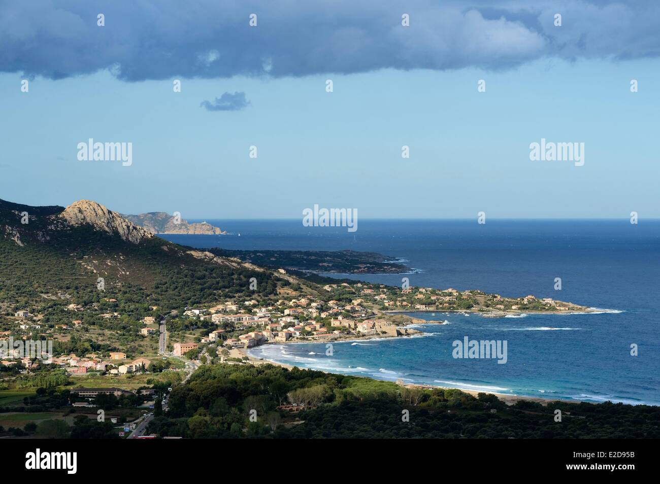 Francia, Haute Corse, Balagne, il piccolo porto di pesca Algajola con una fortezza sul mare Foto Stock