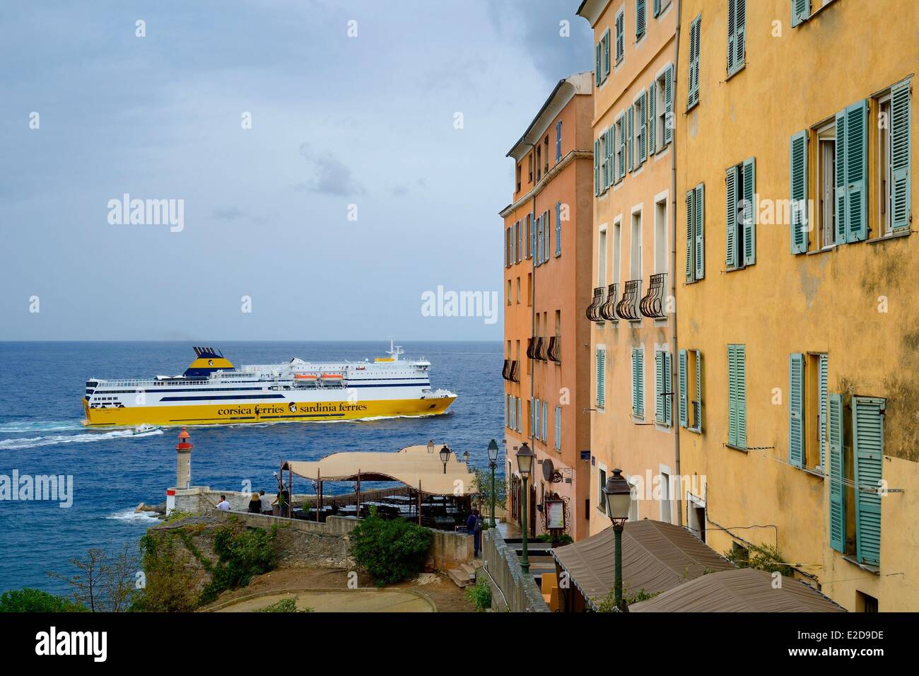 Francia, Haute Corse, Bastia, la cittadella quartiere di Terra Nova, Corsica Ferries traghetto lasciando la città Foto Stock