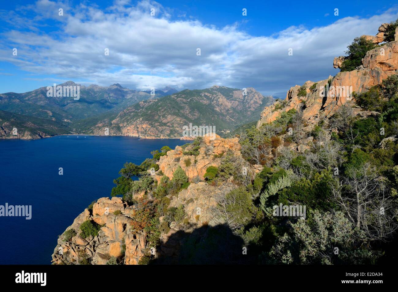 Francia, Corse du Sud, Golfe de Porto, classificato come patrimonio mondiale dall UNESCO, le insenature di Piana (Calanches de Piana) con le rocce di granito rosa Foto Stock