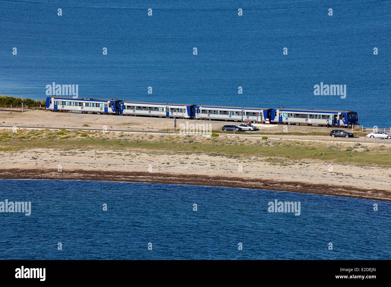 Francia Morbihan Presqu'ile de Quiberon Saint-Pierre-Quiberon Le Tire Bouchon treno turistico da Auray a Quiberon (vista aerea) Foto Stock