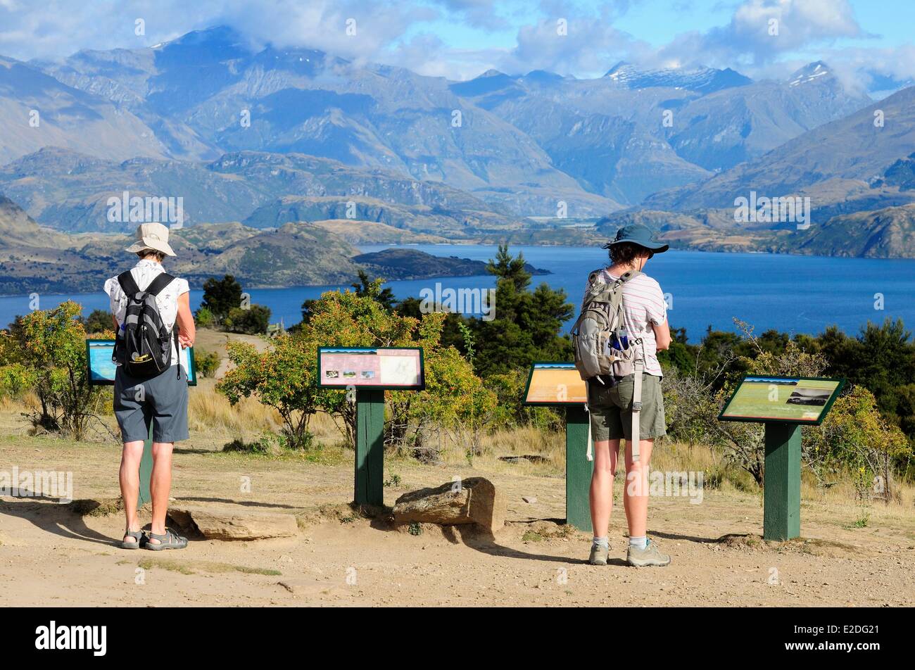 Nuova Zelanda Isola del Sud regione di Otago Wanaka alle porte del monte aspiranti Parco Nazionale vista sul lago Wanaka dal montaggio di ferro Foto Stock