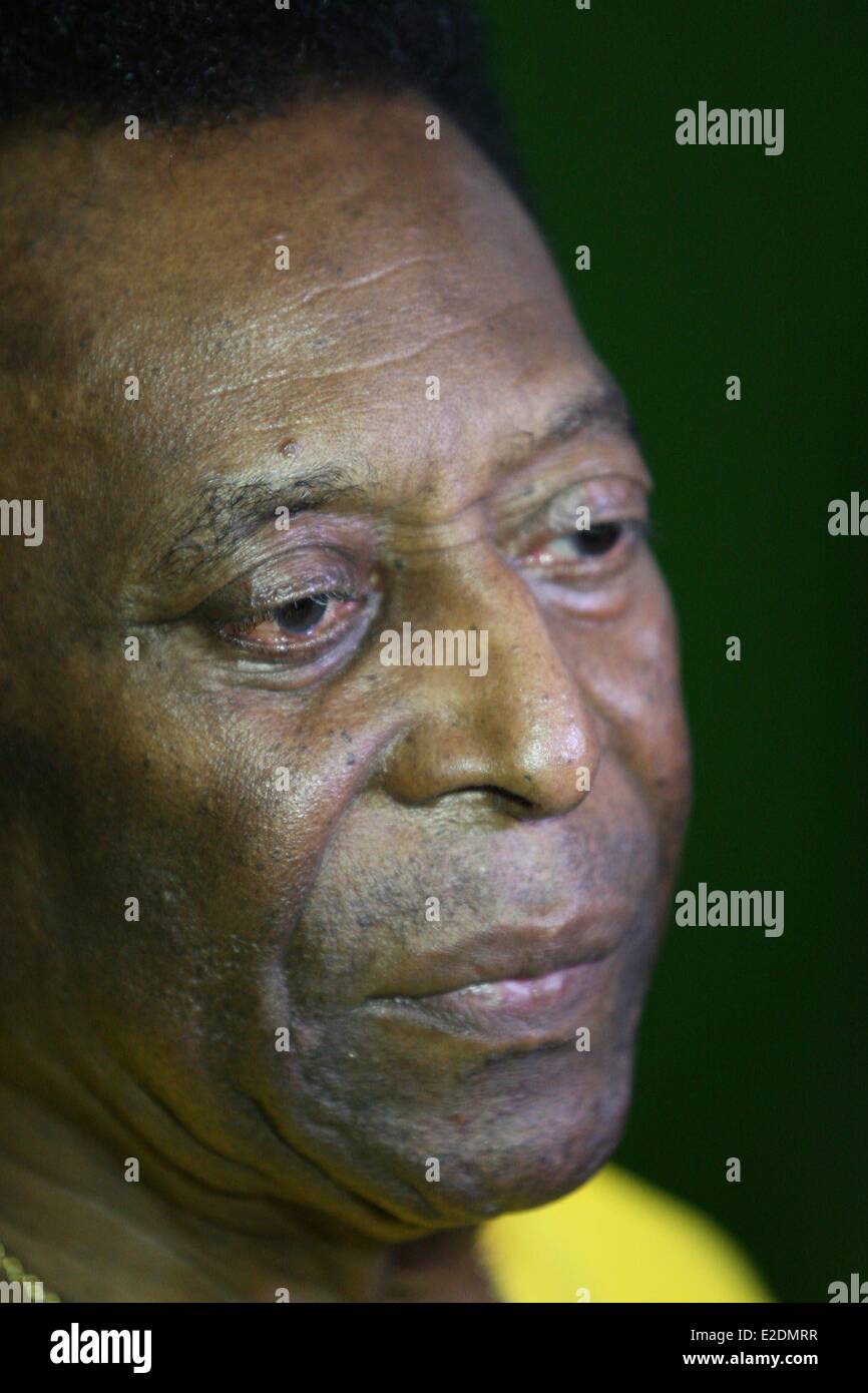 Rio de Janeiro, Brasile. Il 18 giugno, 2014. Ex calciatore brasiliano Edson Arantes do Nascimento, Pele, durante la pubblicità evento nella lunga River District, a nord di Rio de Janeiro, Brasile sudorientale, il 18 giugno 2014. Credito: dpa picture alliance/Alamy Live News Foto Stock
