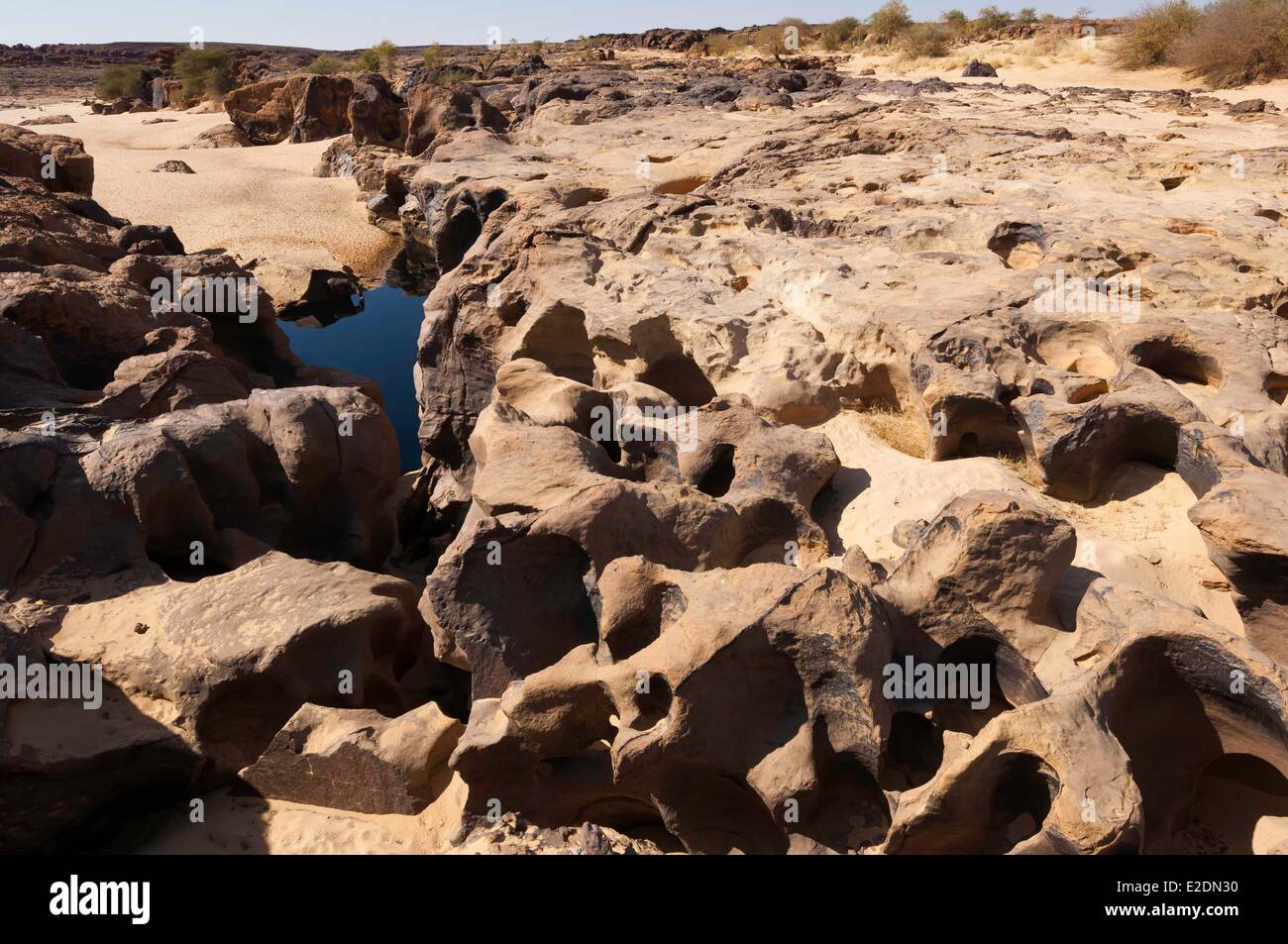 Il Ciad meridionale del deserto del Sahara massiccio Ennedi Tobocou guelta o cisterna di acqua Foto Stock