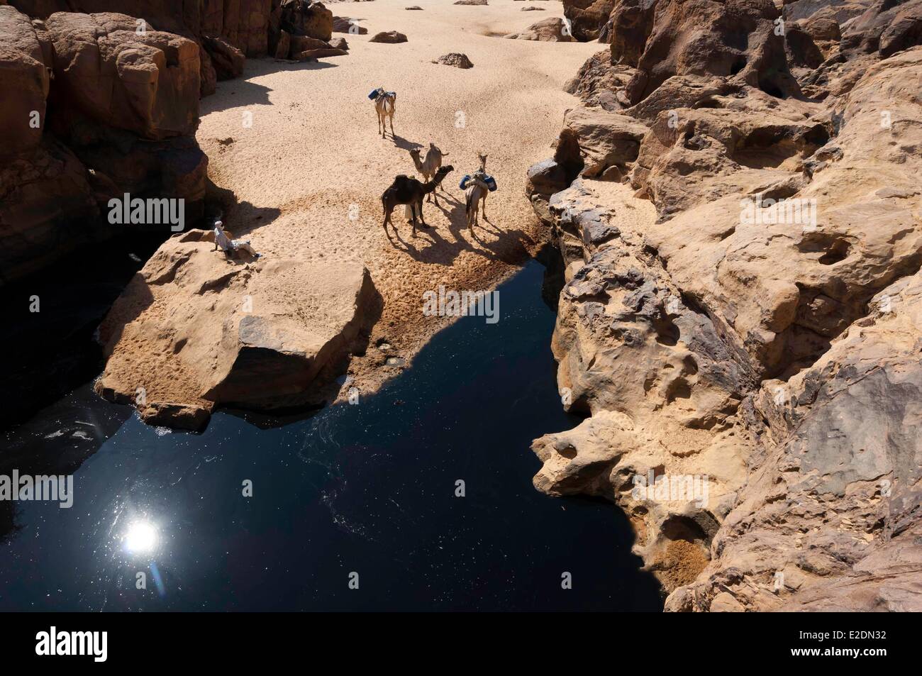Il Ciad meridionale del deserto del Sahara massiccio Ennedi Tobocou guelta o cisterna di acqua Foto Stock