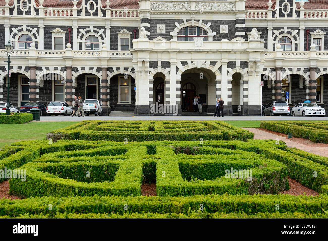 Nuova Zelanda, Isola del Sud, regione di Otago, Dunedin sulla costa est, fondata nel 1848 da scozzese, è il più noto per il suo pittoresco porto impostazione, vivace popolazione studentesca e patrimonio scozzese, la stazione ferroviaria, costruito tra il 1901 e il 1907 dall'architetto George Troup, è il più straordinario esempio di architettura Edwardian (nuovo Rinascimento) Nuova Zelanda Foto Stock