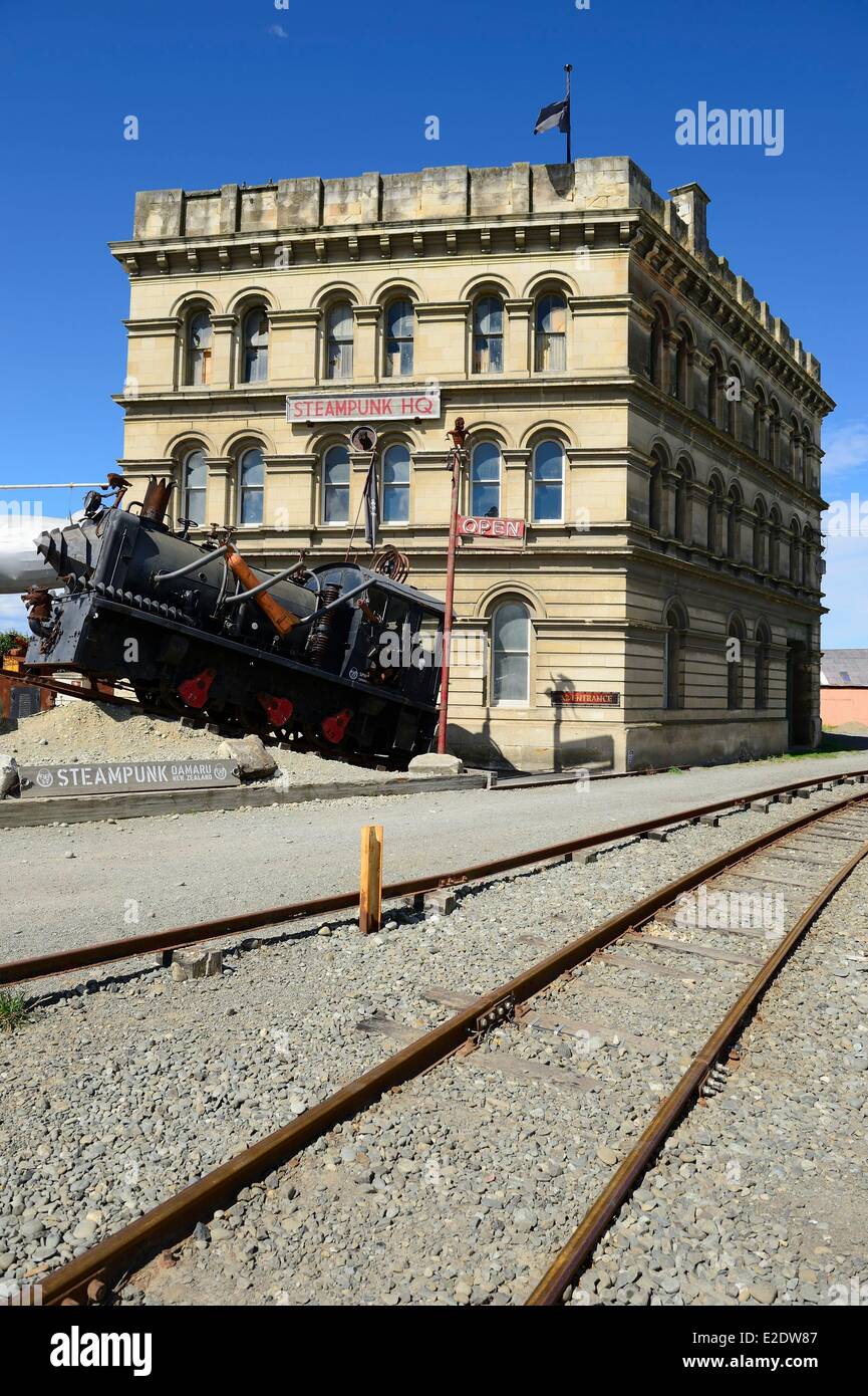 Nuova Zelanda, Isola del Sud, regione di Otago, Oamaru è un centro urbano sul lungomare con ben conservati edifici vittoriani dal 1880, steampunk HQ galery aggiunge uno strato di stravagante per la città è affascinante patrimonio dell'ambiente. Gli steampunk, precedentemente un genere letterario, è diventato uno stile di vita, un retro-futurista basato sulla tecnologia del XIX secolo con l'avvento del vapore, e l'estetica di Jules Verne e HG Wells Foto Stock
