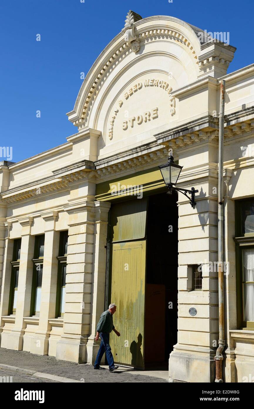 Nuova Zelanda, Isola del Sud, regione di Otago, Oamaru è un centro urbano sul lungomare con ben conservati edifici vittoriani dal 1880, Porto Street è allineato con i magazzini, le stalle e gli edifici commerciali Foto Stock