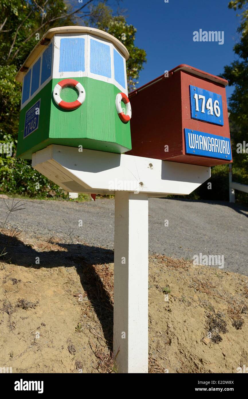 Nuova Zelanda, Isola del Sud, regione di Marlborough, letter box sulla Queen Charlotte Drive, tra Havelock e Picton Foto Stock