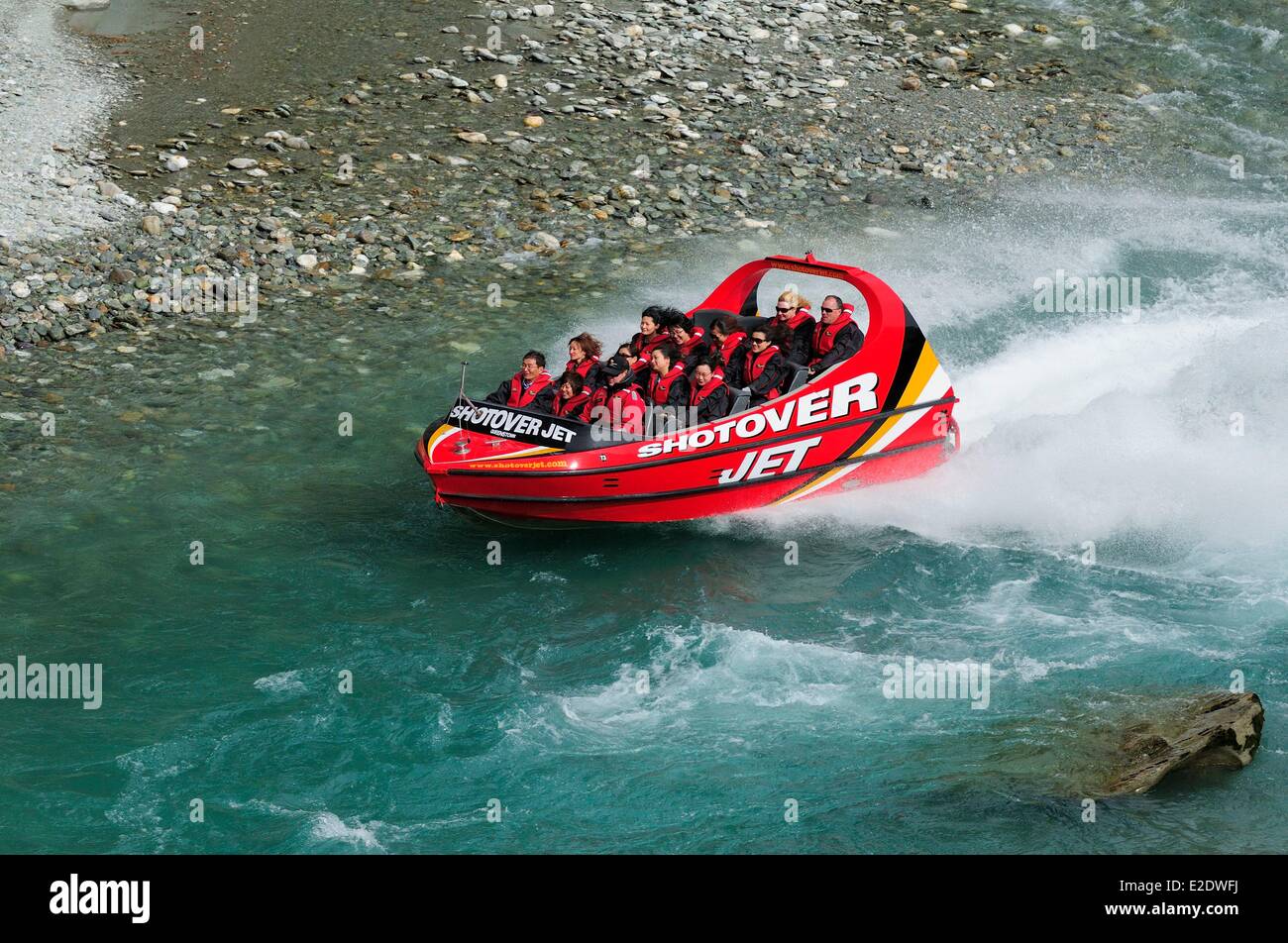 Nuova Zelanda, Isola del Sud, regione di Otago, Queenstown sul bordo del lago Wakatipu, è conosciuto in tutto il mondo per la sua attività di avventura (Lo sci e lo snowboard, il jet boating, whitewater rafting, bungy jumping, mountain bike, skateboard, tramping, parapendio, sky diving), jetboating nel canyon del fiume Shotover Foto Stock