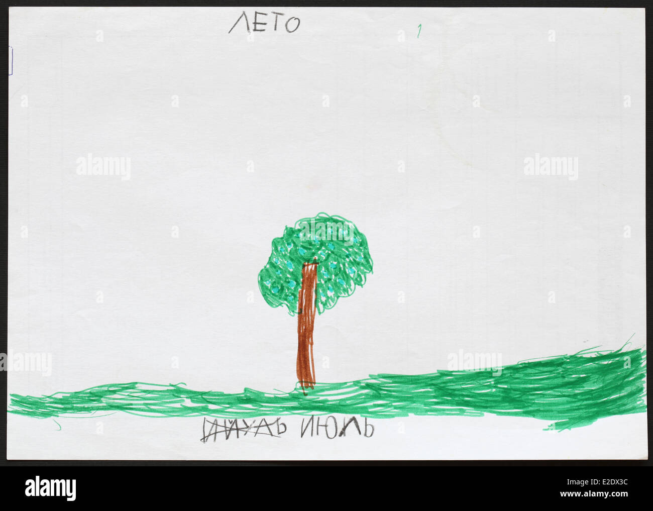 Luglio. L'estate. I DODICI MESI. Bambino originale del disegno di un albero nel luglio disegnato da una bambina di cinque anni. Foto Stock