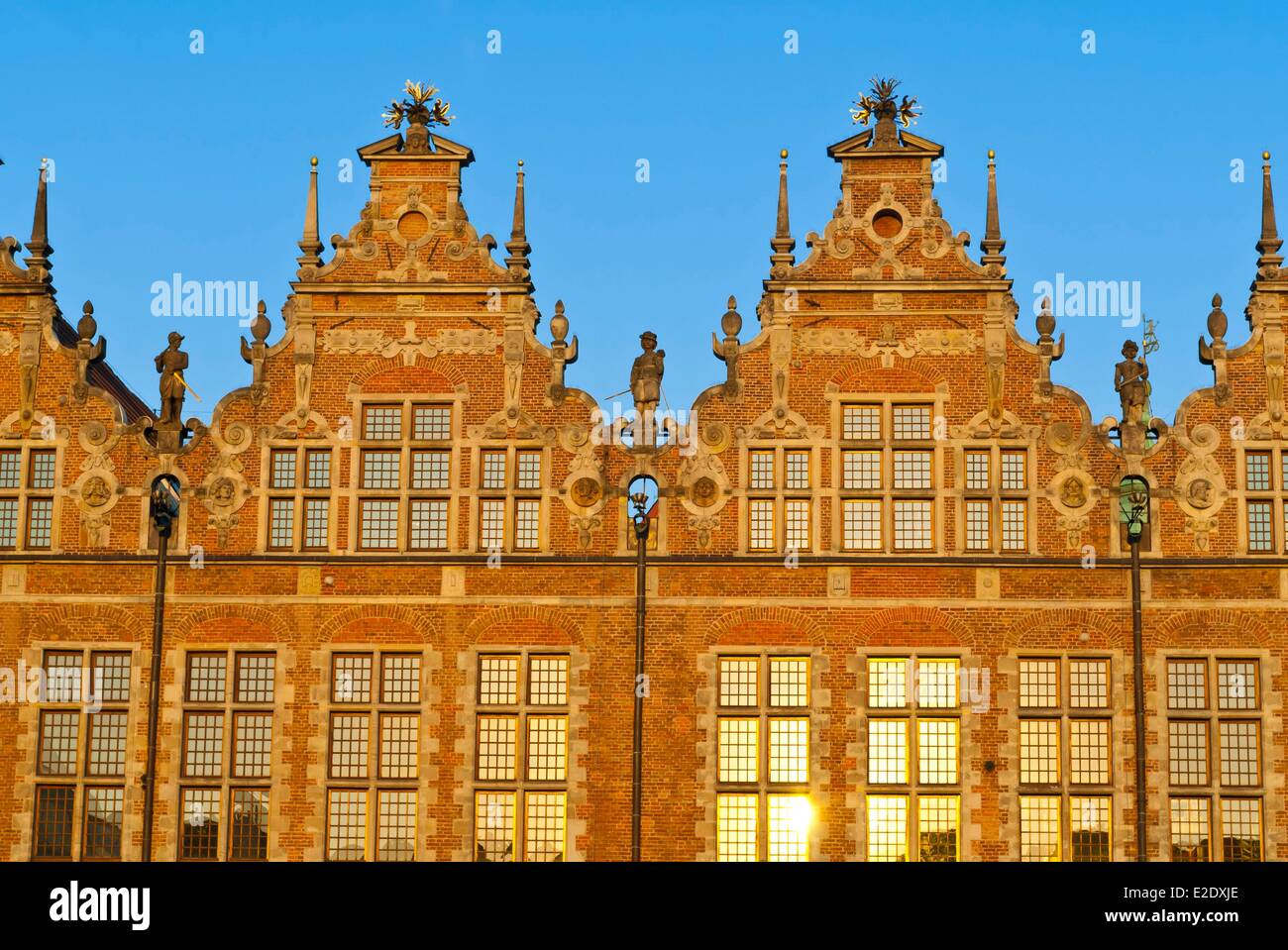 La Polonia orientale Gdansk Pomerania grande arsenale elegante edificio costruito in una fiamminga di stile rinascimentale tra 1600 e 1605 Foto Stock