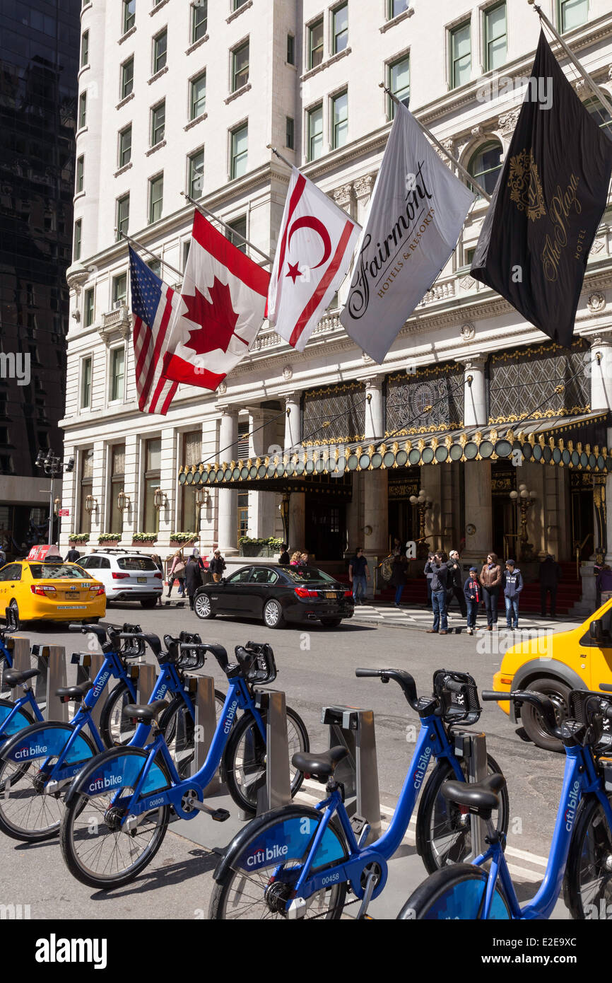 Plaza Hotel ingresso e Citibike Bike Sharing Station, Grand Army Plaza New York, Stati Uniti d'America Foto Stock