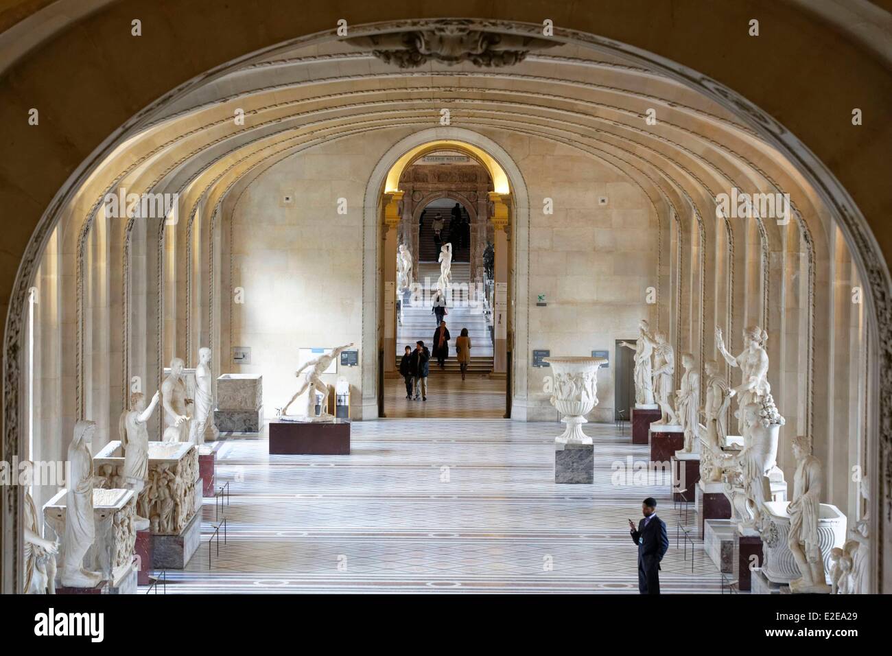 Francia, Parigi, Museo del Louvre, vestibolo Denon Foto Stock
