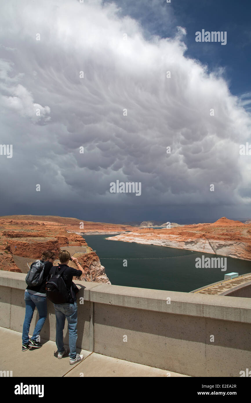 Tempesta sul Lago Powell al Glen Canyon Dam Foto Stock