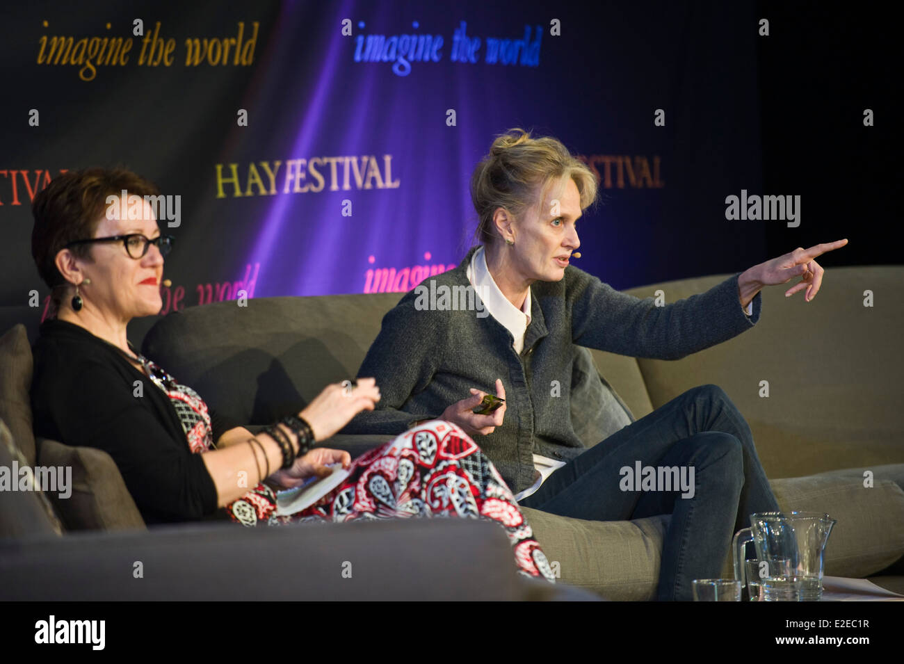 Romanziere americano di Siri Hustvedt parlando la sua vita e il suo lavoro sul palco a Hay Festival 2014 ©Jeff Morgan Foto Stock