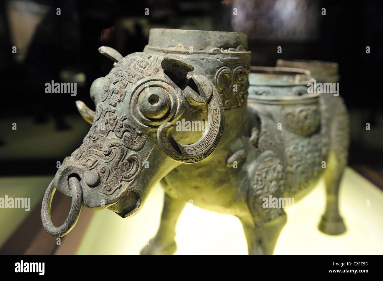 Cina, Shanghai, a Piazza del Popolo, il museo di Shanghai, Galleria di bronzo, Ox-Shaped recipiente vino,6° centery-476 BC Foto Stock