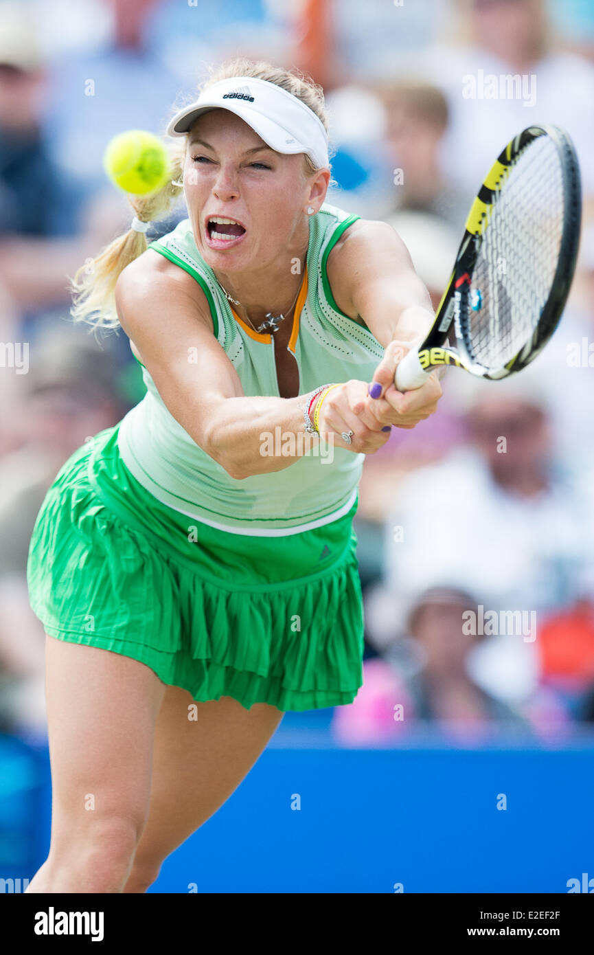 Eastbourne, Regno Unito. 19 giugno 2014. Caroline WOZNIACKI della Danimarca in azione contro Camila Giorgi dell Italia nel loro Quarter-Final singles match il giorno 4 del Aegon International in Devonshire Park, Eastbourne. Credito: MeonStock/Alamy Live News Foto Stock