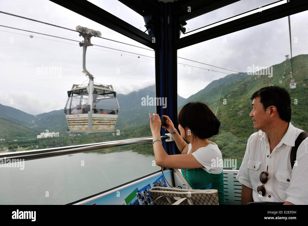 Cina, Hong Kong, l'Isola di Lantau, Cabinovia di Ngong Ping, Skyrail di Ngong Ping 360░ Foto Stock