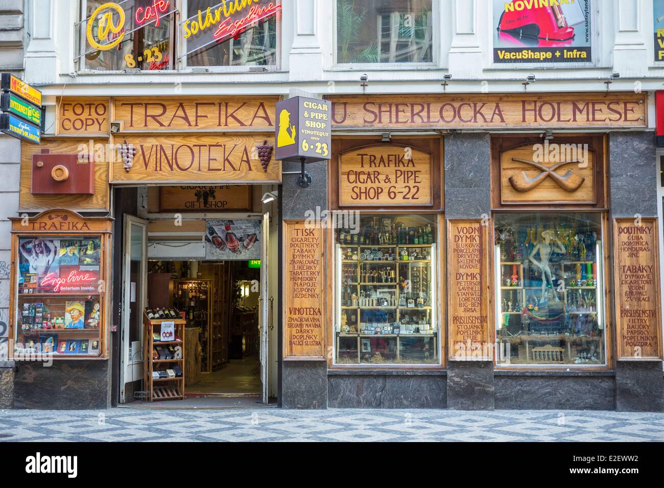Repubblica Ceca, Praga centro storico sono classificati come patrimonio mondiale dall'UNESCO, la Città Vecchia (Staré Mesto), caffetteria e wine bar Foto Stock