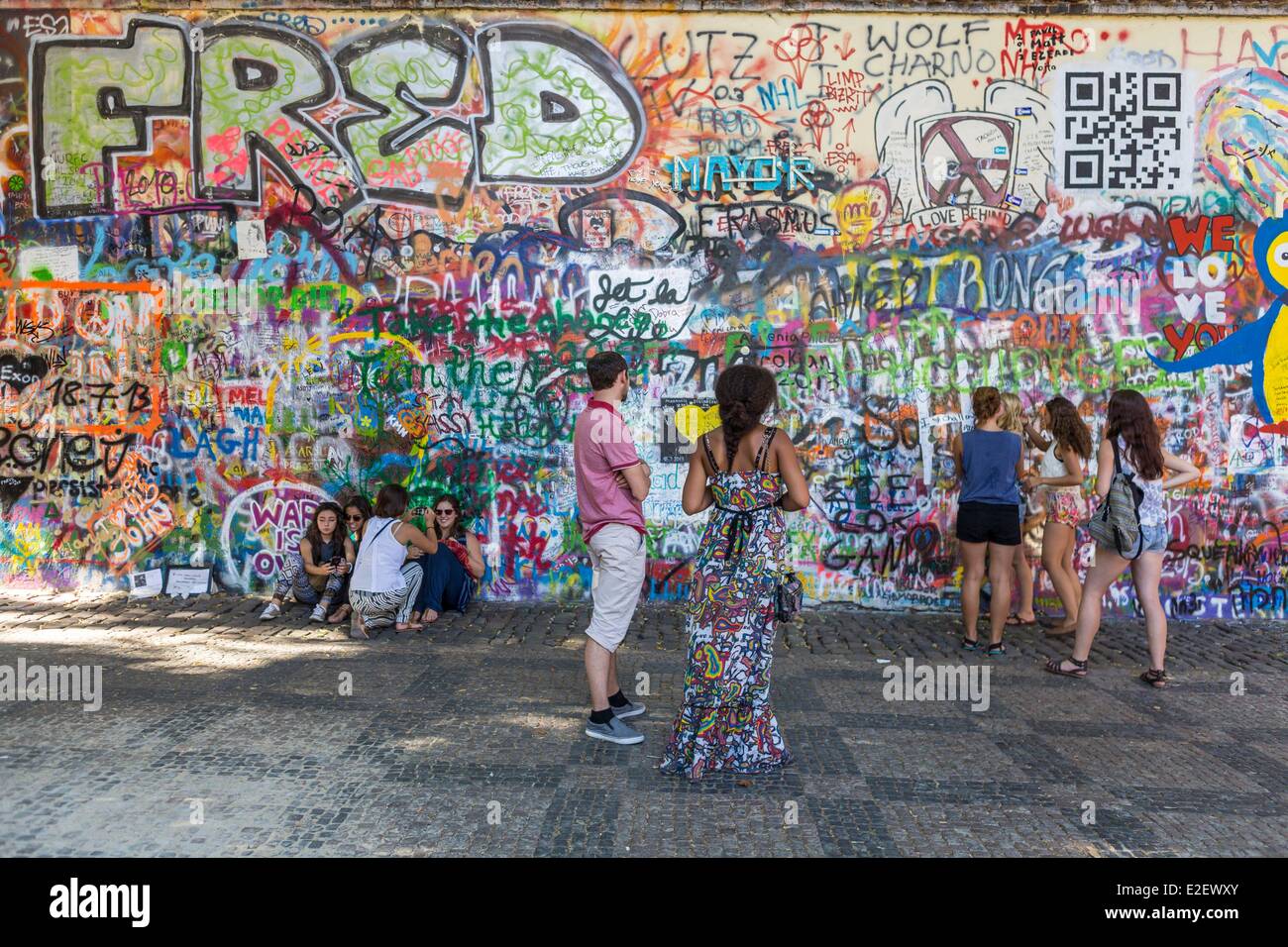 Repubblica Ceca Praga centro storico sono classificati come patrimonio mondiale dall' UNESCO Mala Strana murale in memoria di John Lennon Foto Stock