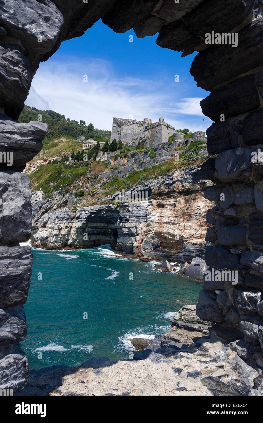 L'Italia, Liguria, il Parco Nazionale delle Cinque Terre sono classificati come patrimonio mondiale dall'UNESCO, Portovenere, la chiesa di San Pietro Foto Stock