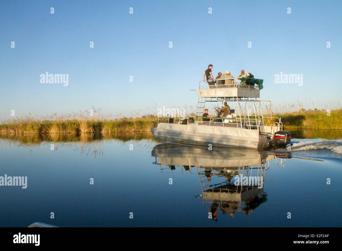 Il Botswana, Moremi Game Reserve, Okavango Delta, crociera in barca da Xakanaxa Foto Stock