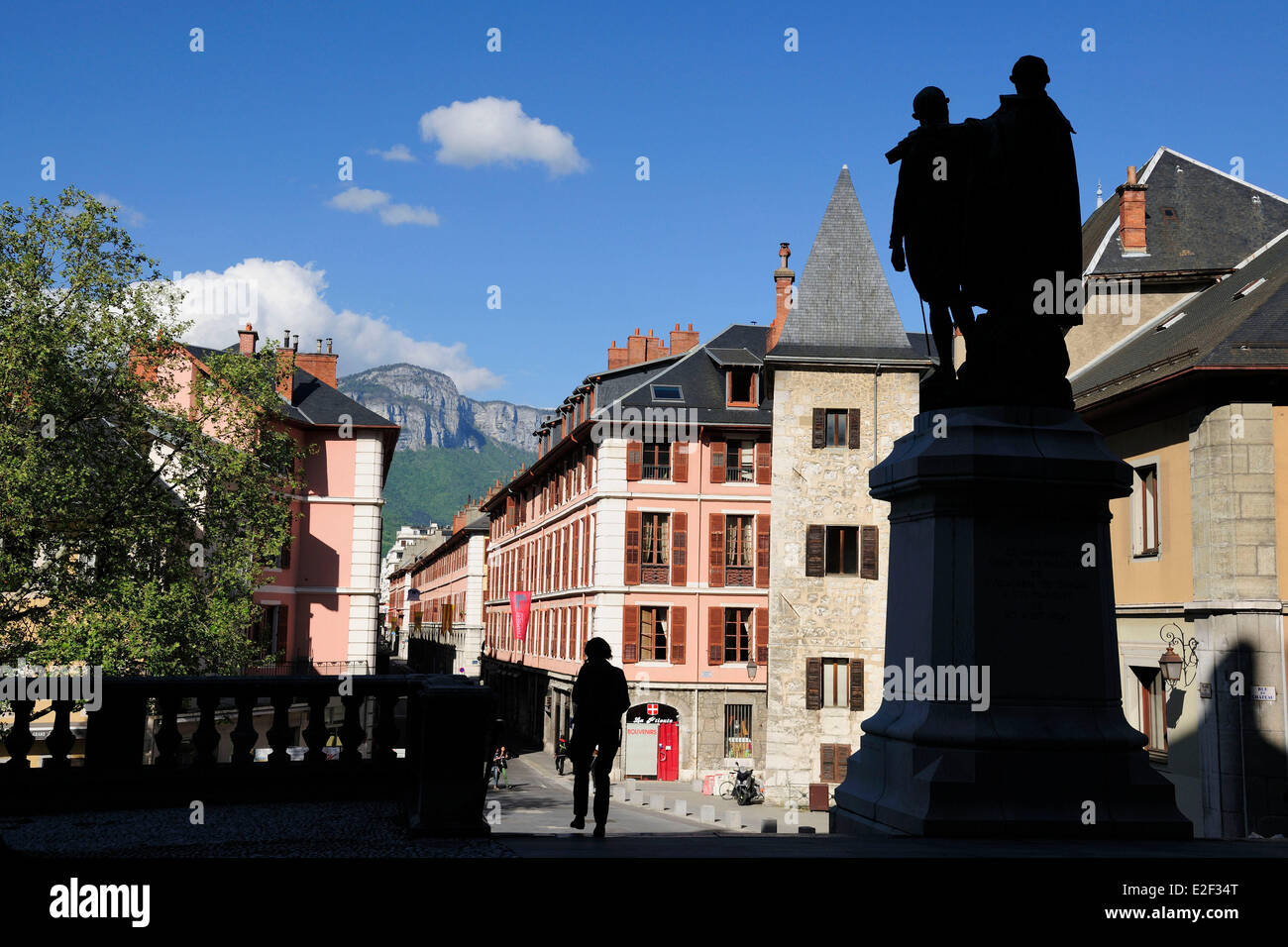 Francia, Savoie, Chambery, la Place du Chateau, con la statua di Giuseppe e di Xavier de Maistre Foto Stock