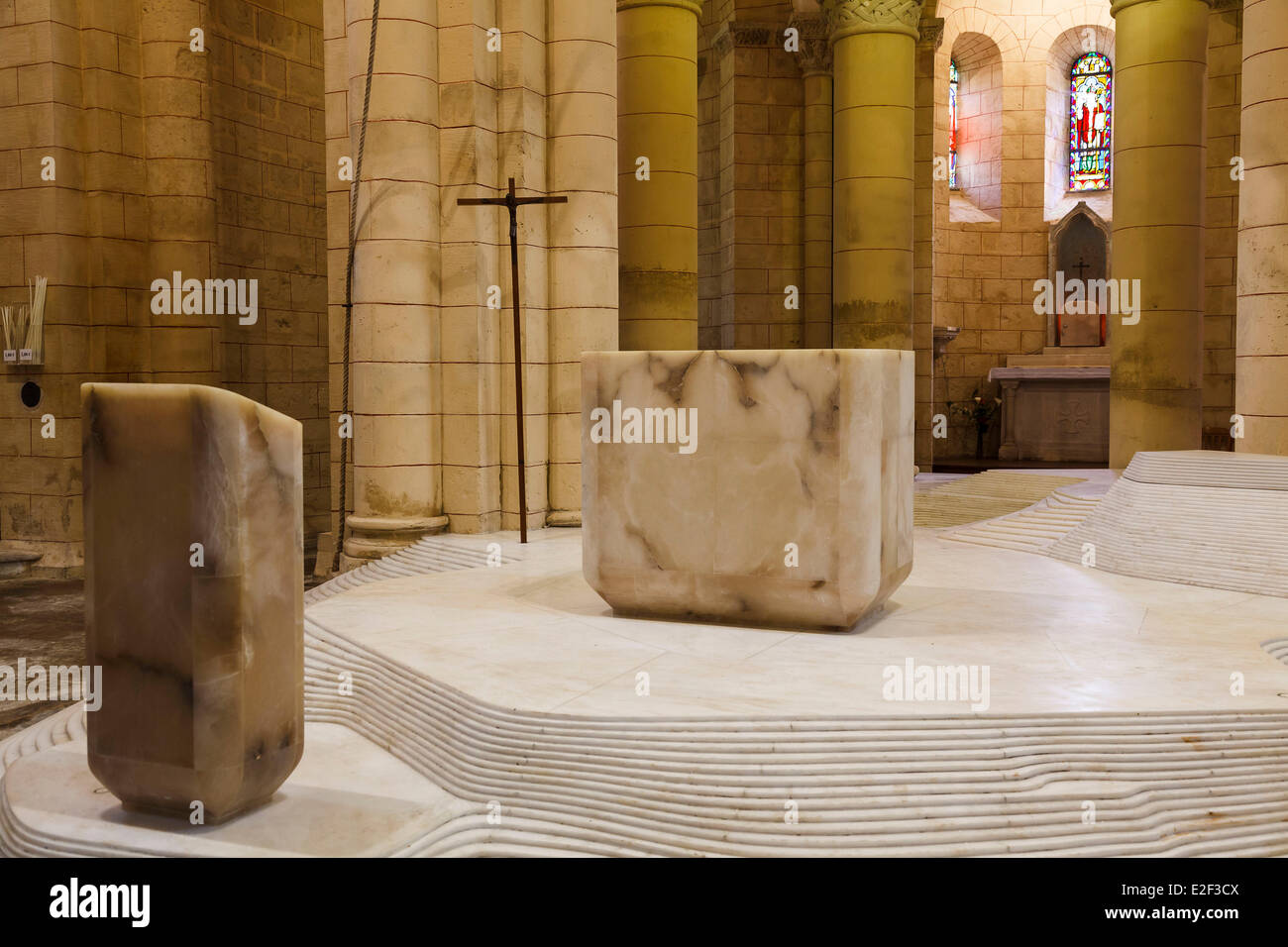 Francia Deux-Sevres Melle Saint-Hilaire Itinerari chiesa di Santiago de Compostela elencati come patrimonio mondiale dall' UNESCO il coro Foto Stock