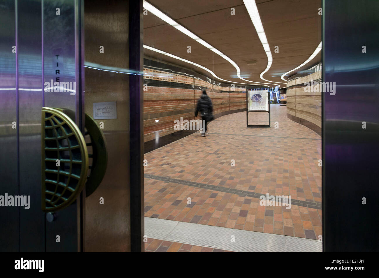 Canada, Provincia di Quebec, Montreal, la città sotterranea, tunnel pedonale Foto Stock