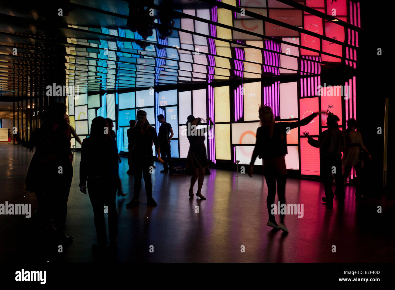 Canada Quebec Montreal provincia la città sotterranea Place des Arts lo spazio culturale Georges-Emile Lapalme parete multimediale creato Foto Stock