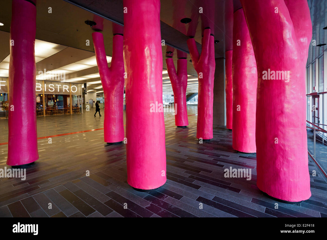 Canada Quebec Montreal provincia la città sotterranea della sala del Palais des Congres la rosa alberi forestali intitolato luce Foto Stock