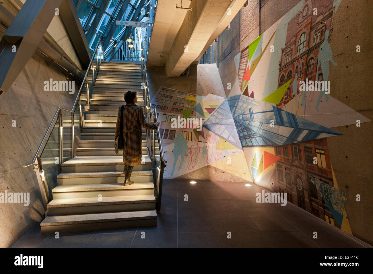 Canada, Provincia di Quebec, Montreal, la città sotterranea, CDP centro di capitale, corridoi e scale Foto Stock