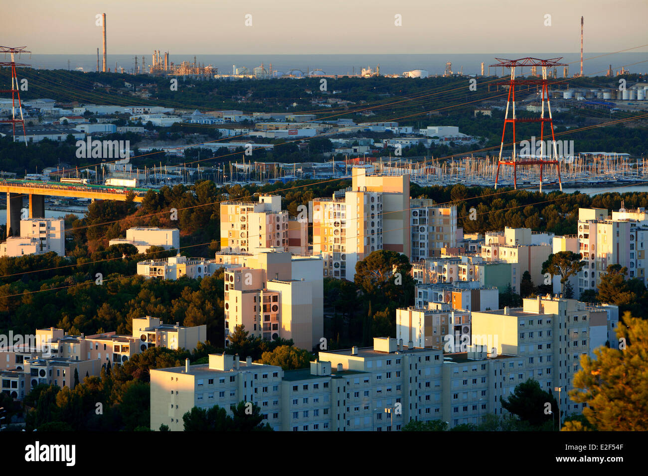 Francia, Bouches du Rhone, Martigues in background, il sito petro chemical lavéra Foto Stock