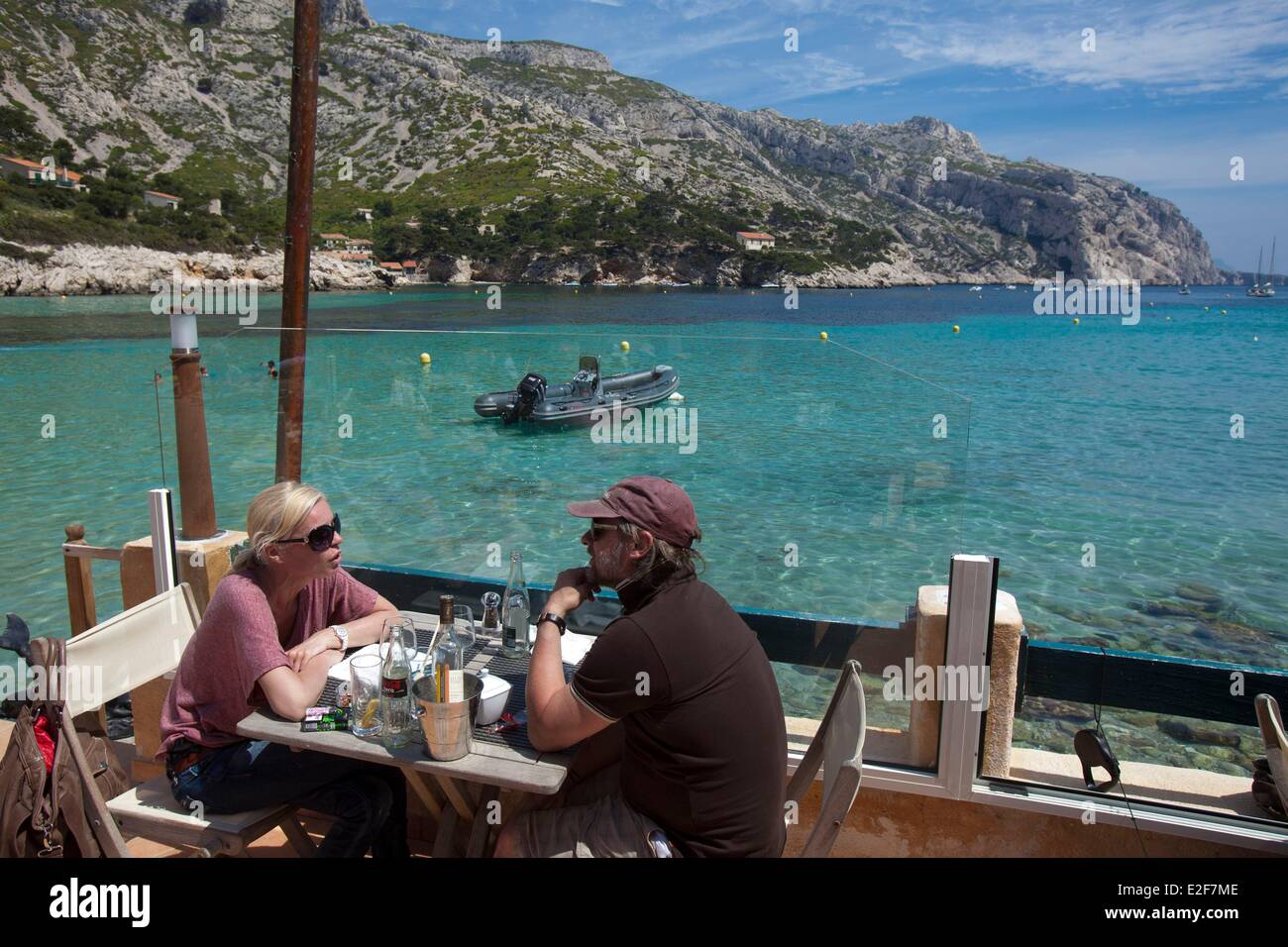 Francia Bouches du Rhone Marsiglia Capitale europea della cultura 2013 Parco Nazionale di insenature insenatura di Sormiou. Il ristorante di pesce Foto Stock