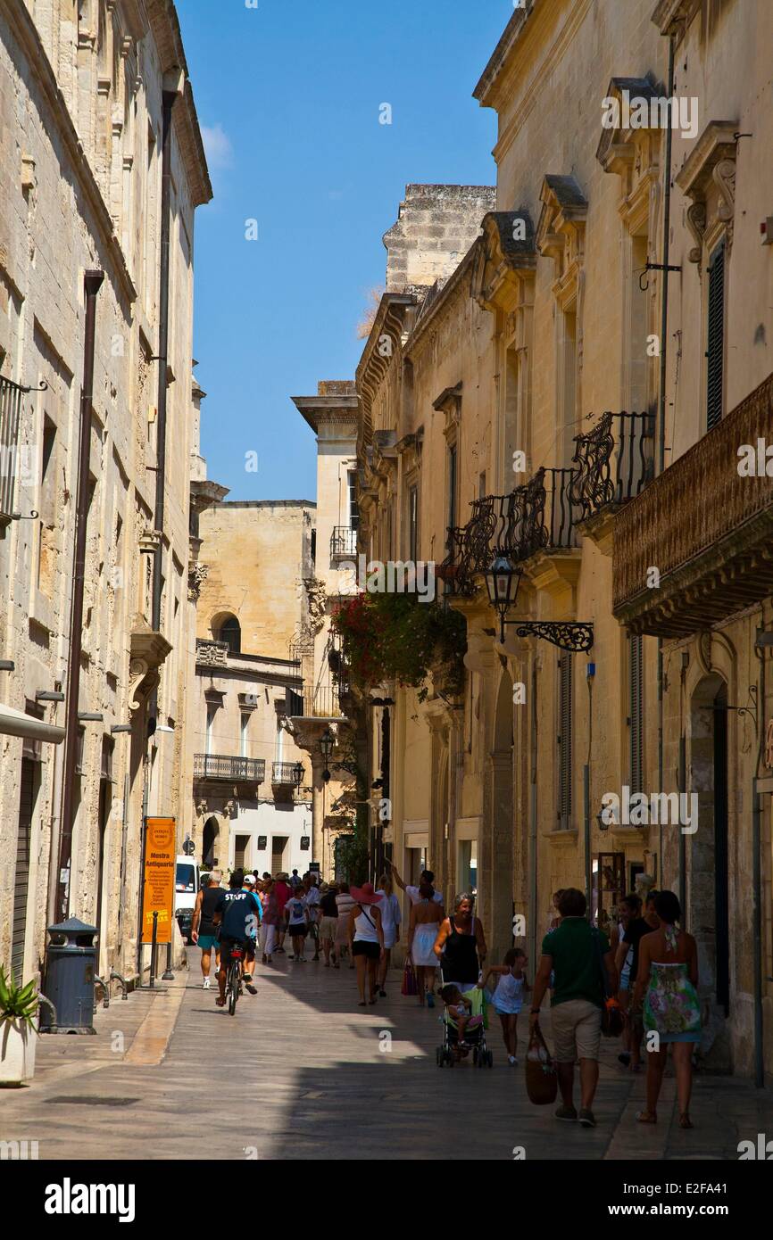 L'Italia, Puglia, della penisola salentina, Lecce, street nel centro cittadino Foto Stock