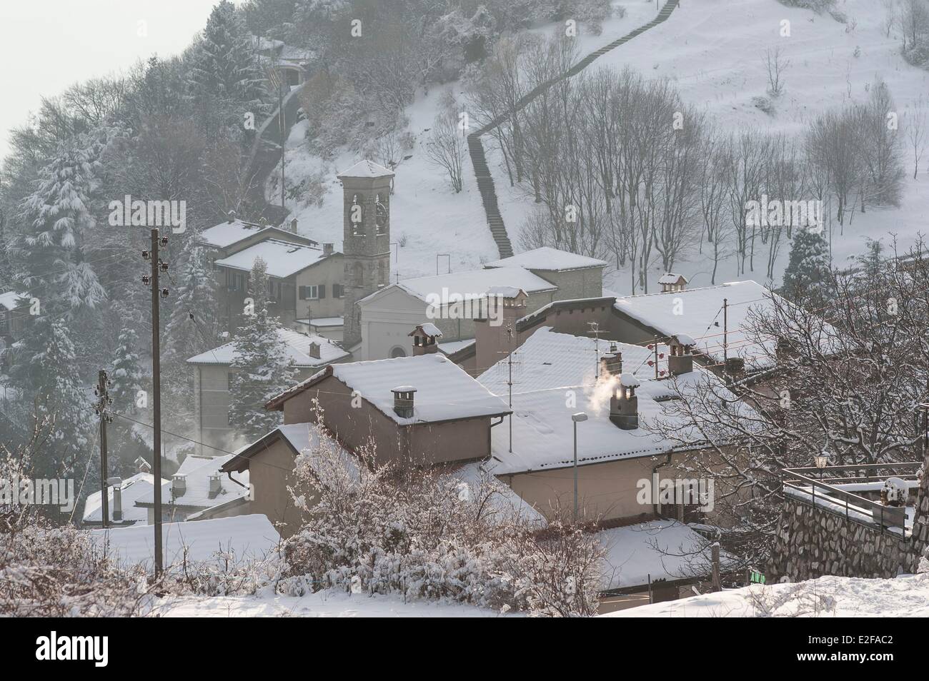 La Svizzera, Ticino, Lugano, Bre vilage dopo una nevicata in febbraio Foto Stock