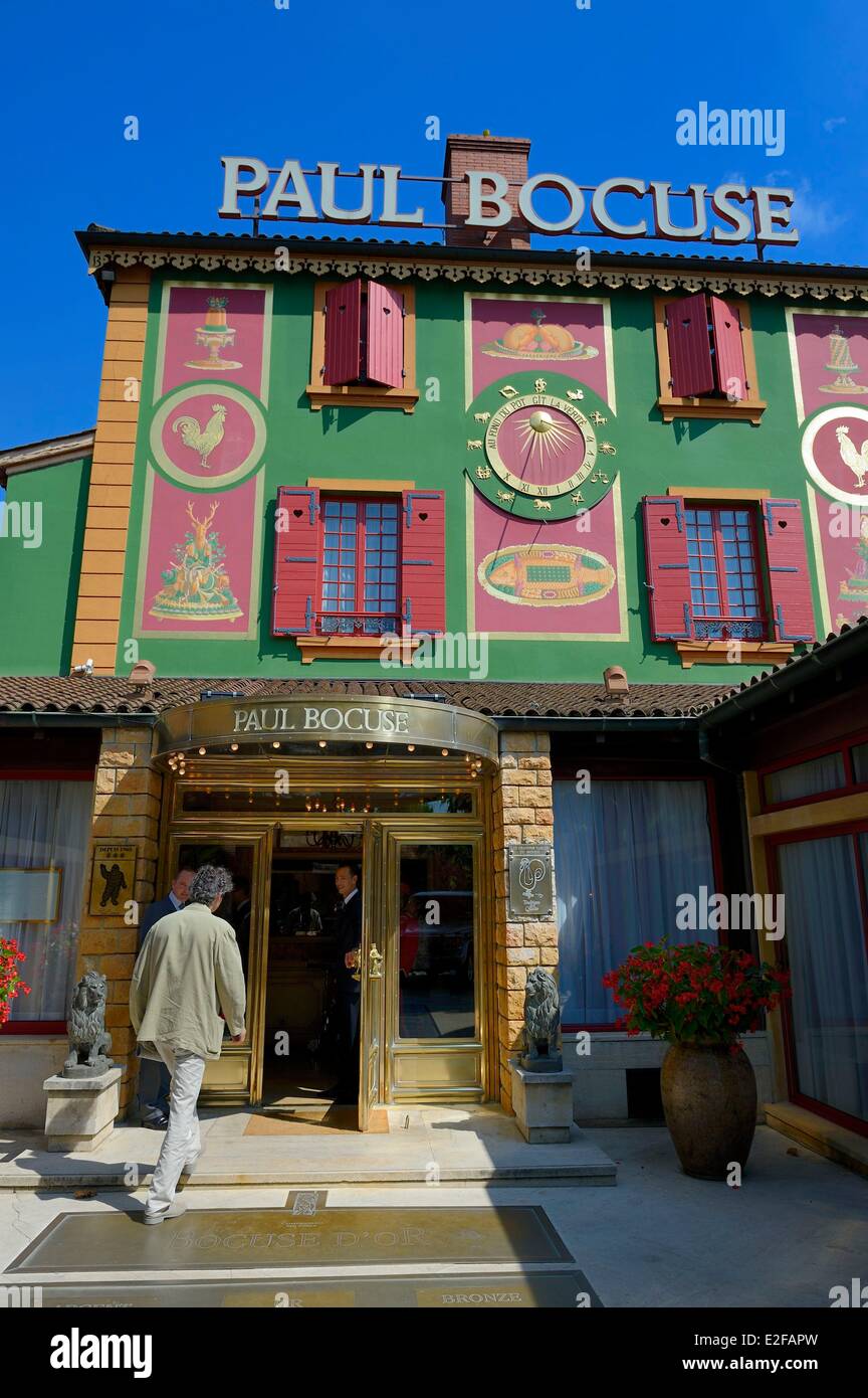 Francia, Rhone, Collonges au Mont d'Or, Paul Bocuse Ristorante L'Auberge du Pont de Collonges, tre stelle Michelin dal 1965 Foto Stock