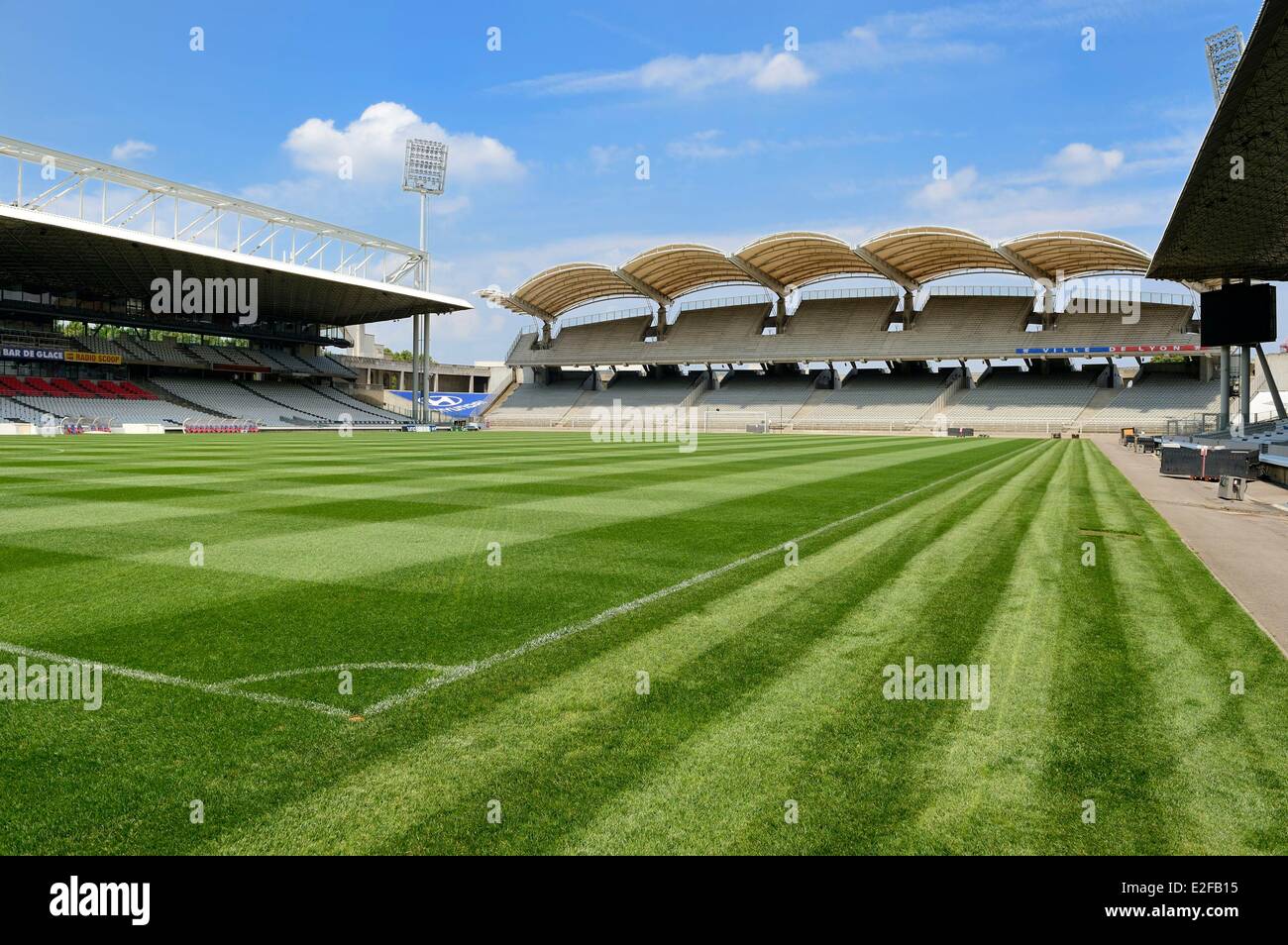 Francia, Rhone, Lione, lo stadio di Gerland dall'architetto Tony Garnier  Foto stock - Alamy