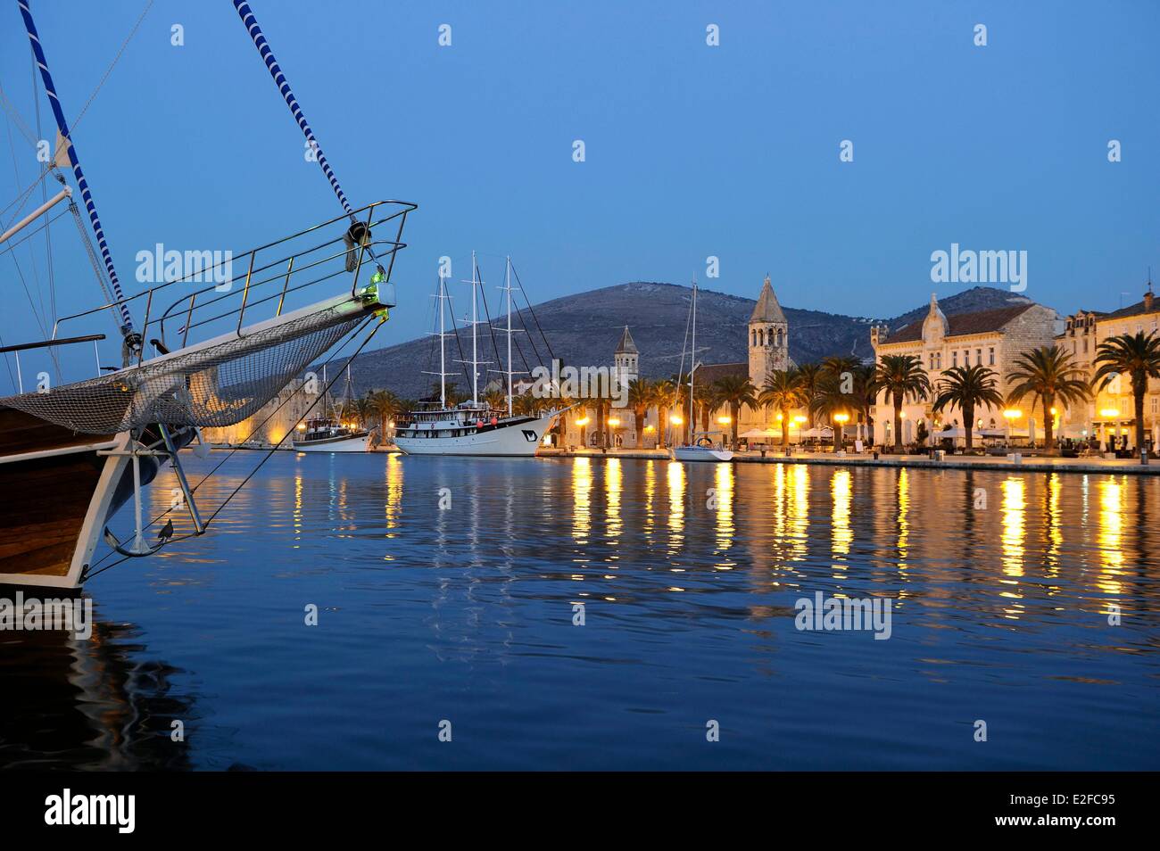 Croazia, Dalmazia, costa dalmata, Trogir, centro storico elencati come patrimonio mondiale dall' UNESCO Foto Stock